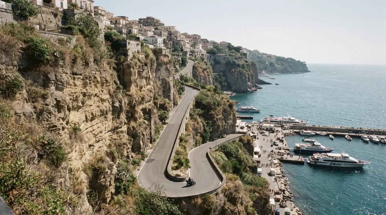 Map-style overview of Sorrento town centre with the cliff edge, Piazza Tasso and the two marinas marked